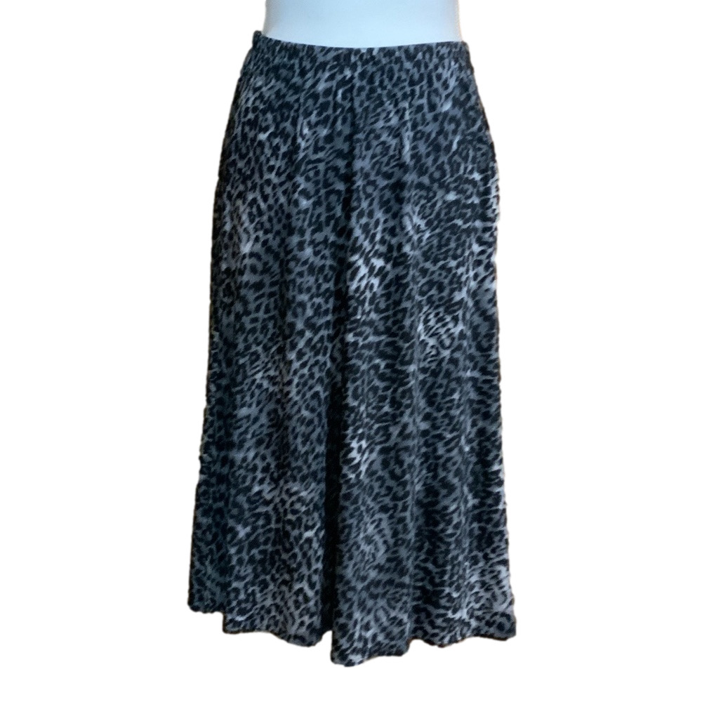 Chico’s Gray Leopard Print Pull On Skirt - EUC